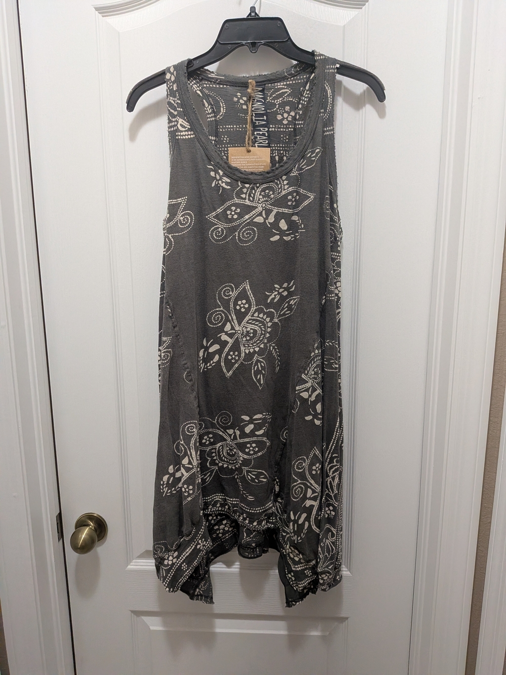 NWT Magnolia Pearl Paz A Tank Dark Gray